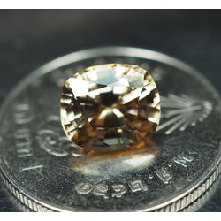 เพทายกัมพูชา 2.85 กะรัตสีน้ำตาลอ่อนปนเหลือง