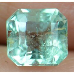 พลอยมรกตดิบ (Emerald) 0.65 กะรัต No oil