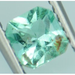 พลอยมรกตดิบ (Emerald) 0.38 กะรัต No oil