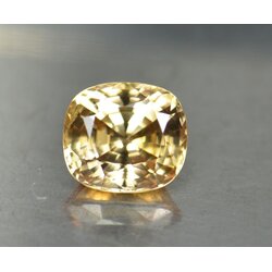 เพทายกัมพูชา 4.84 กะรัตพร้อมใบเซอร์แผ่นใหญ่ (0638)