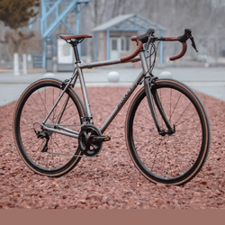 BOSKEY Shuttler Ti 2025 | จักรยานไทเทเนียม ชุดเกียร์ Shimano 105 R7000 ล้อคาร์บอน ยาง Continental Ultrasport