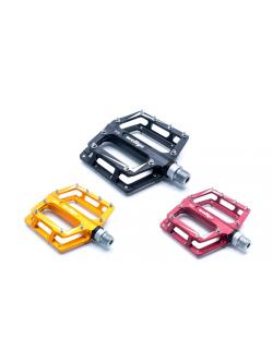 บันไดแบร์ริ่ง WELLGO B184 PEDAL มีสีแดง, สีส้ม, และสีดำ แป้นใหญ่
