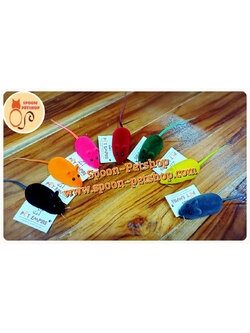 ของเล่นแมว หนูหรรษา (คละสี) เมื่อบีบจะมีเสียง ทำจากกำมะหยี่ขนสั้น เหมาะสำหรับลูกแมว และแมวโต