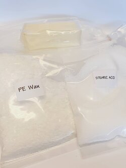 ชุดวัตถุดิบเทียน (พาราฟิน 1 กก.+พีอี 1 ขีด+สเตียริค 1 ขีด+ไมโครแว๊กซ์ 1 ขีด)