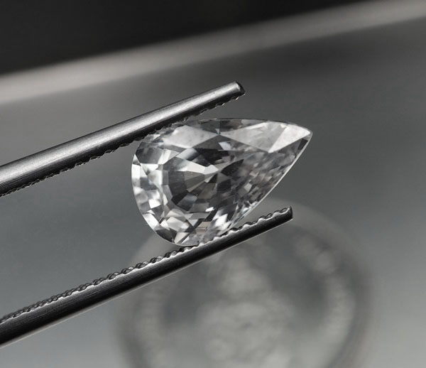 เพทายกัมพูชา 2.60 กะรัตทรงหยดน้ำ