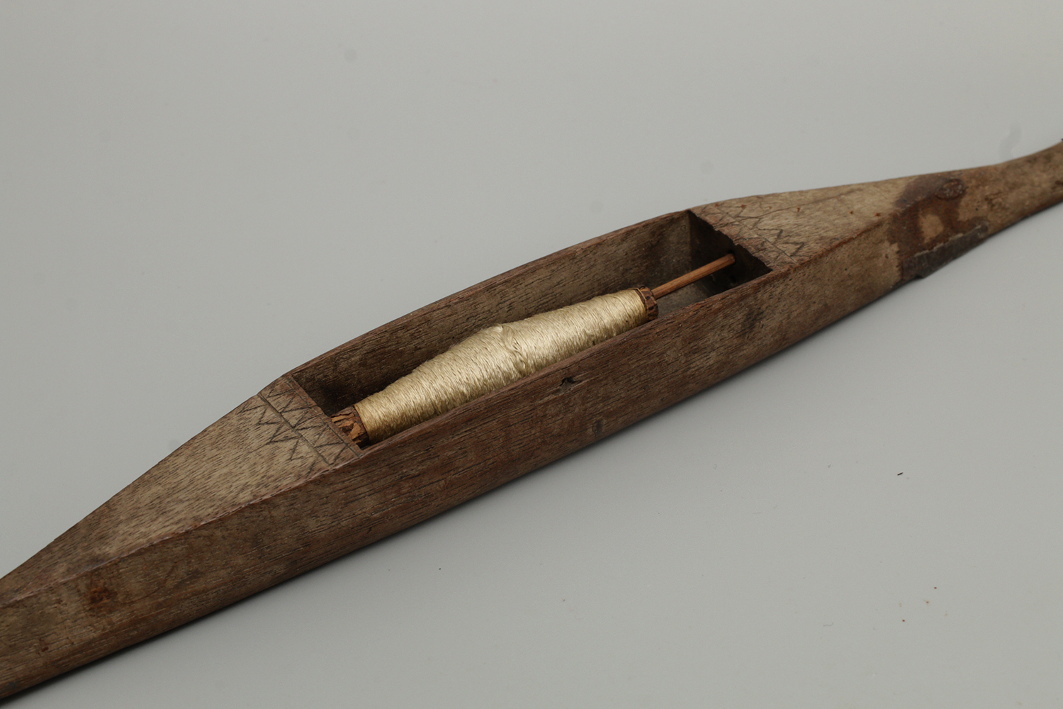 กระสวยไม้แท้ โบราณ