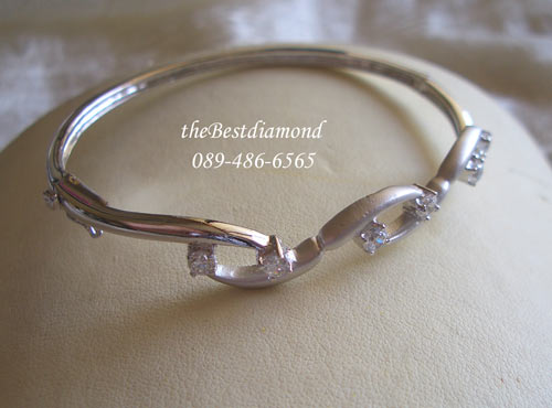 BL011RD+กำไลเพชรตัว S เพชร 6 เม็ด+กำไลน่ารักๆๆ ดูเป็นรูป s หรือ เกลียวก็ได้ โดยแต่ละเกลียวฝังเพชร 2 เม็ด ชุปงานซาตินผสมงานทองเงาๆ ดีไซน์สวย ไม่เวอร์