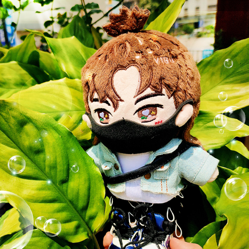 ตุ๊กตาหวังอี้ป๋อ (20 cm.) ชุดแจ็กเก็ตยีนส์ สนามบิน