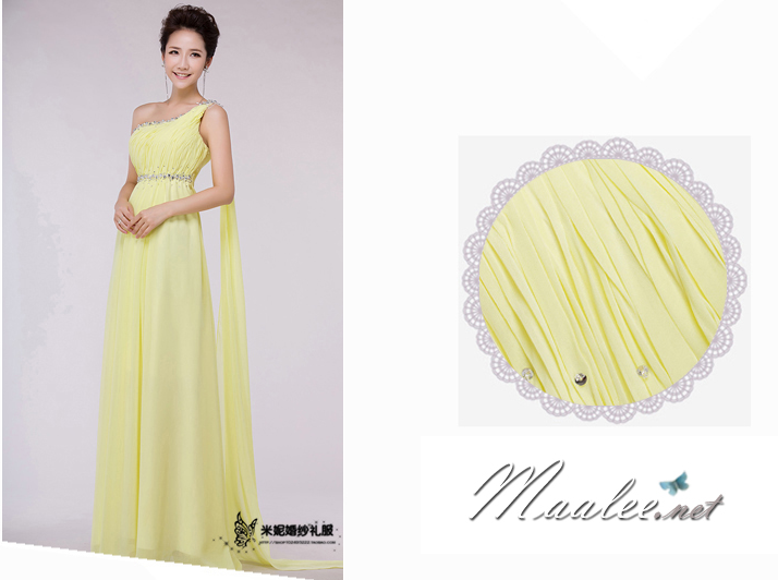 พร้อมเช่า ชุดราตรียาว ไหล่เฉียง สีแดง ปักเลื่อมหน้าอก ทิ้งระบายด้านหลัง