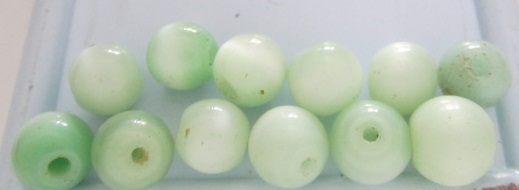 ลูกปัดโบราณเพชรตาแมวสีเขียวจำนวน.12.เม็ด