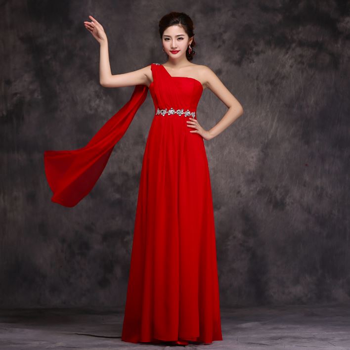 พร้อมส่ง ชุดราตรียาว ไหล่เดียว สีแดง จับเตรปสไตล์กรีก คาดคริสตัลช่วงเอว