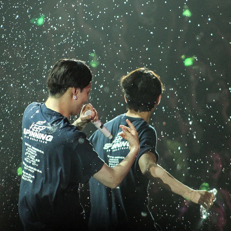 เสื้อยืด (T-Shirt) GOT7 2019 WORLD TOUR KEEP SPINNING (ver.3)