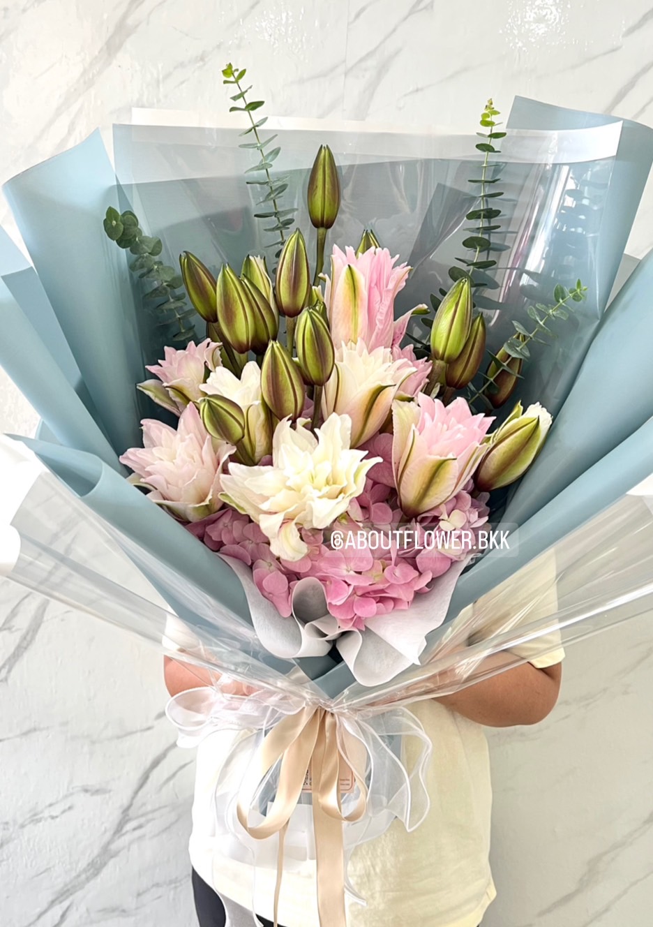 Fresh Flower Bouquet ช่อดอกลิลลี่ แซม ไฮเดรนเยีย โทนชมพู 1 ช่อ พร้อมตกแต่ง สามารถเปลี่ยนสีได้