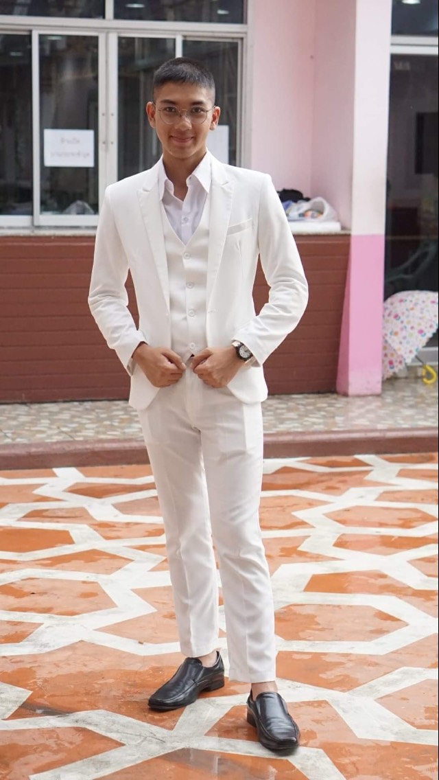 พร้อมเช่า ชุดสูทชาย สีขาว งานเนียบ (พร้อมเสื้อกั๊ก)