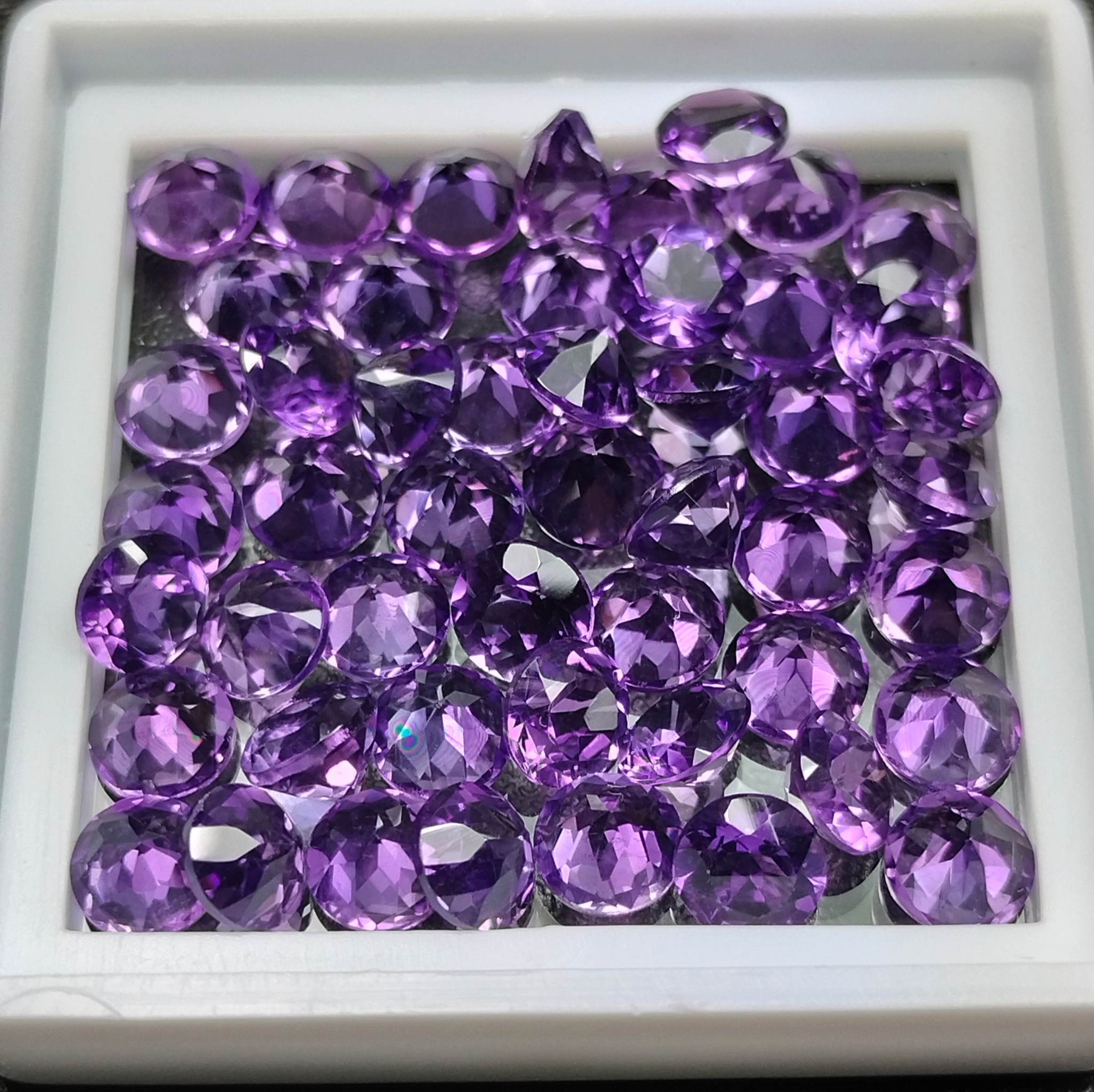 พลอยอะเมทิสต์ 23.12 กะรัต 50 ชิ้น 5 มิล