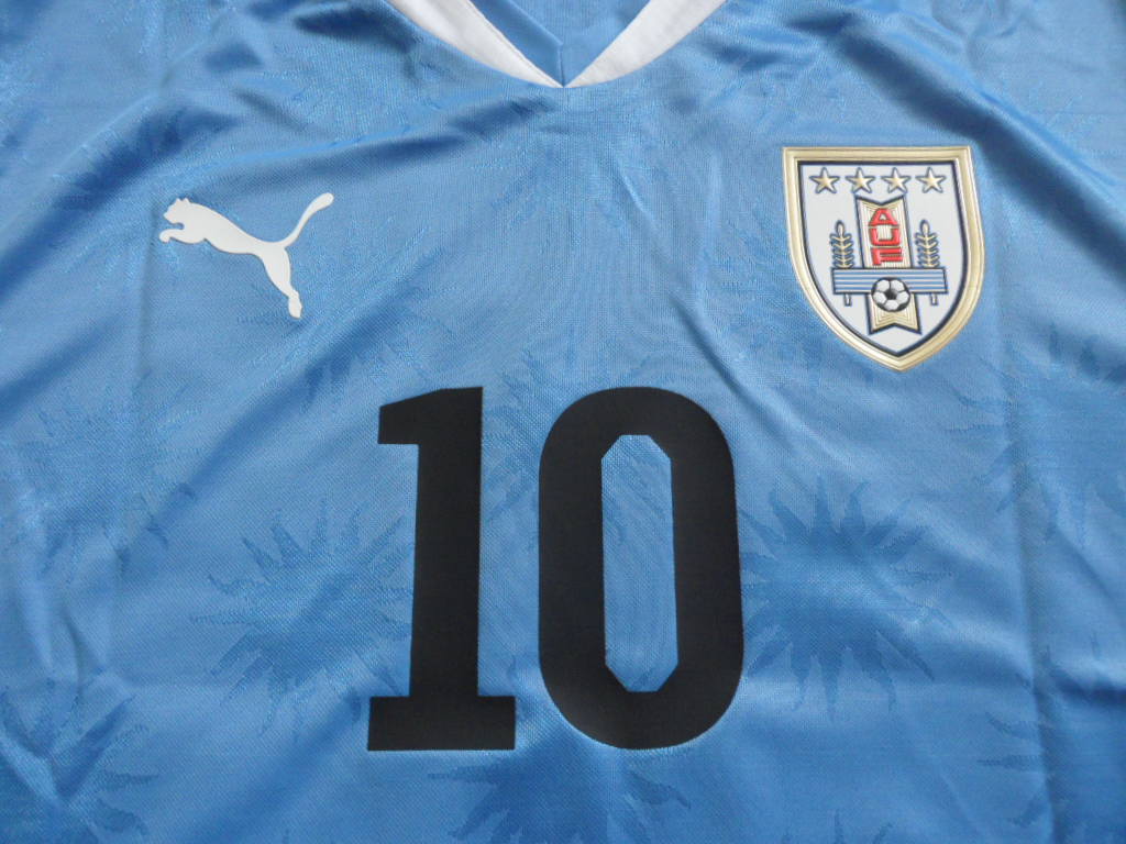 เสื้อฟุตบอล #10 ฟอร์ลัน ทีมชาติอุรุกวัย Player Version ชุดเหย้า ชุดลุยศึกฟุตบอลโลก 2010 พร้อมอาร์มที่ระลึก GOLDEN BALL 2010 WINNER ใหม่ L-Size / #10 FORLAN URUGUAY Football Shirt Player Version Home Kit World Cup 2010 Jersey with GOLDEN BALL 2010 WINNER P