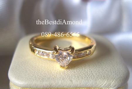 BR954 แหวนเพชรหัวใจ 25 สตบ่าข้าง 1 แถวเรียบๆ แต่น่ารักมาแล้ว อยู่ได้นานไม่มีout นำเพชรหัวใจ มาผสมเพชรกลม เพชรเล่นไฟดีทั้งเพชรหัวใจ+เพชรกลม