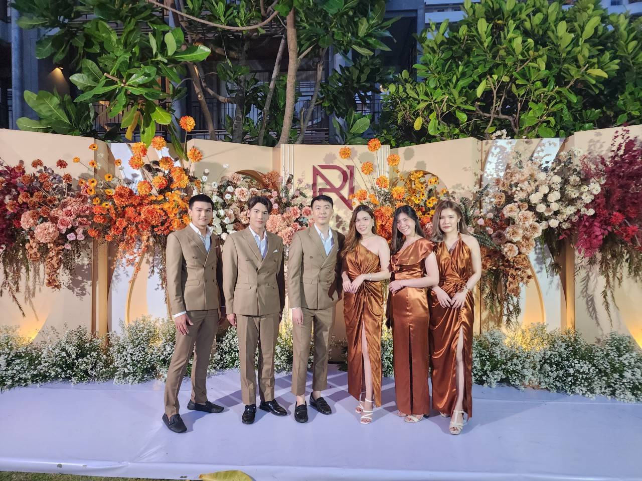 พร้อมเช่า ชุดสูทชาย สูทสีน้ำตาล Coffee Brown กระดุม 2 แถว Double-breasted Suit