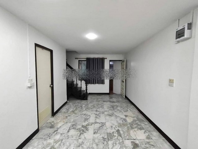 ขายทาวน์เฮ้าส์หมู่บ้านกรุงทอง 2 ชั้น 2 ห้องนอน 1 ห้องน้ำ รีโรเวทใหม่ พร้อมเข้าอยู่