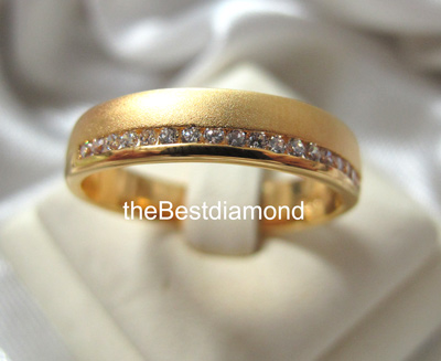 BR209+++แหวนแถวเพชรข้าง+++ เก๋สุดๆ เรียบ หรู ดูมี class สีทองซาตินพ่นทราย สวยมากๆๆ แบบออกมาจากcatalogue เลยค่ะ ใส่เป็นแหวนคู่ชายหญิงได้เลย