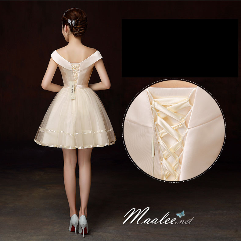 พร้อมเช่า ชุดราตรีสั้น แบบไหล่ปาด ผ้าไหมดัชเชส กระโปรงผ้าตาข่าย&แต่งริ้บบิ้นเก๋ๆชายกระโปรง และโบว์ช่วงเอว สีครีม (เชือกผูกหลัง)