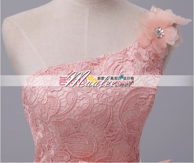 พร้อมเช่า ชุดราตรีสั้น สีโอโรส ไหล่เฉียง แต่งลูกไม้ กระโปรงหน้าสั้นหลังยาว ชุดเพื่อนเจ้าสาว Pink-004C