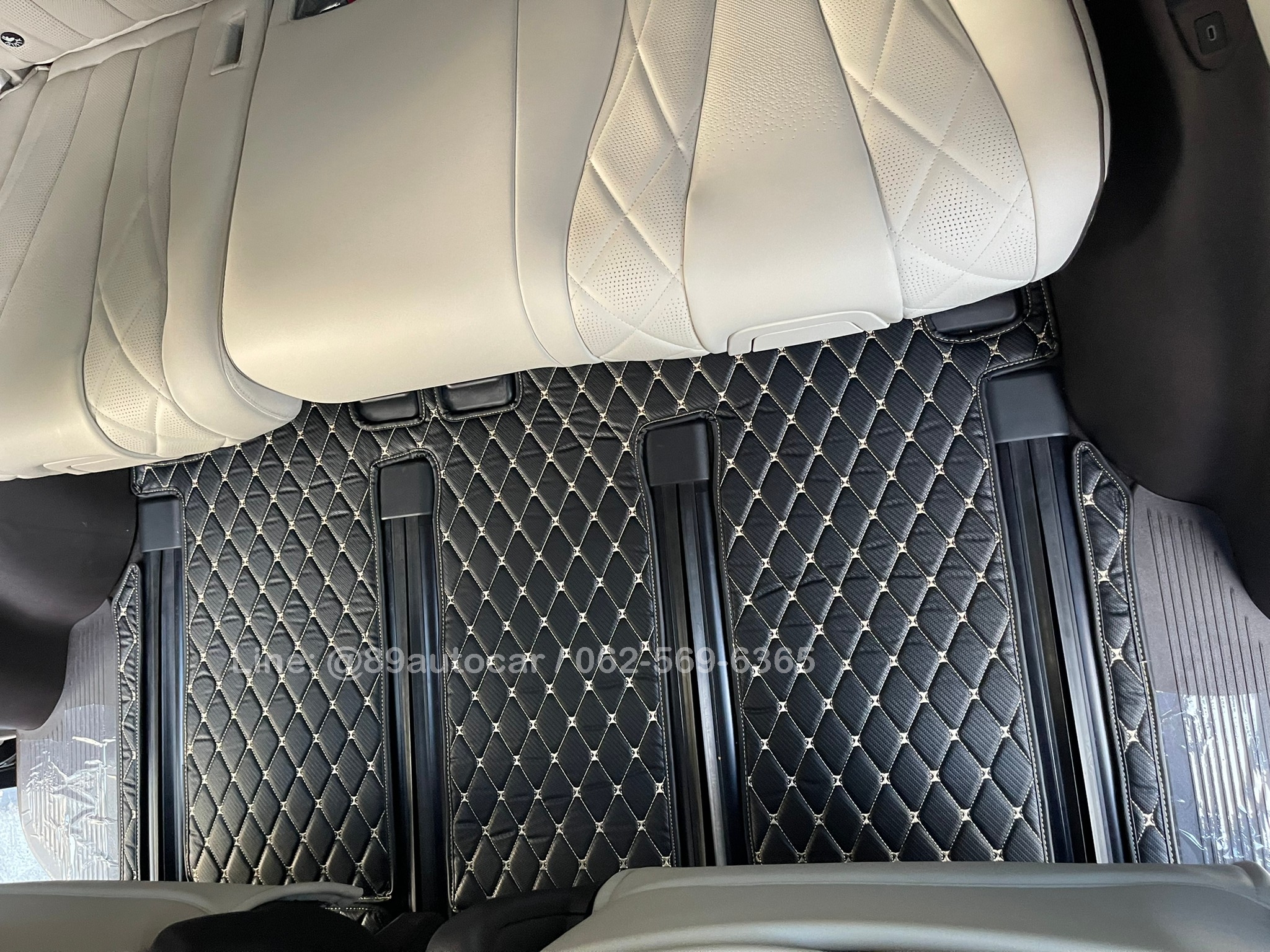 พรมรถยนต์ Denza D9 ปูพรม7D สีดำด้ายทอง ลายเคฟล่า + ไวนิลดักฝุ่นสีดำ เข้ารูป เต็มคัน