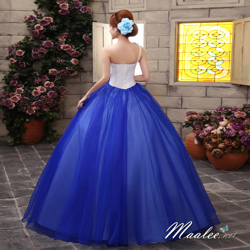 พร้อมเช่า ชุดแฟนซี ชุดราตรียาว สีน้ำเงิน เกาะอกไหล่เดียว แต่งดอกไม้ช่วงบน กระโปรงพองสวย