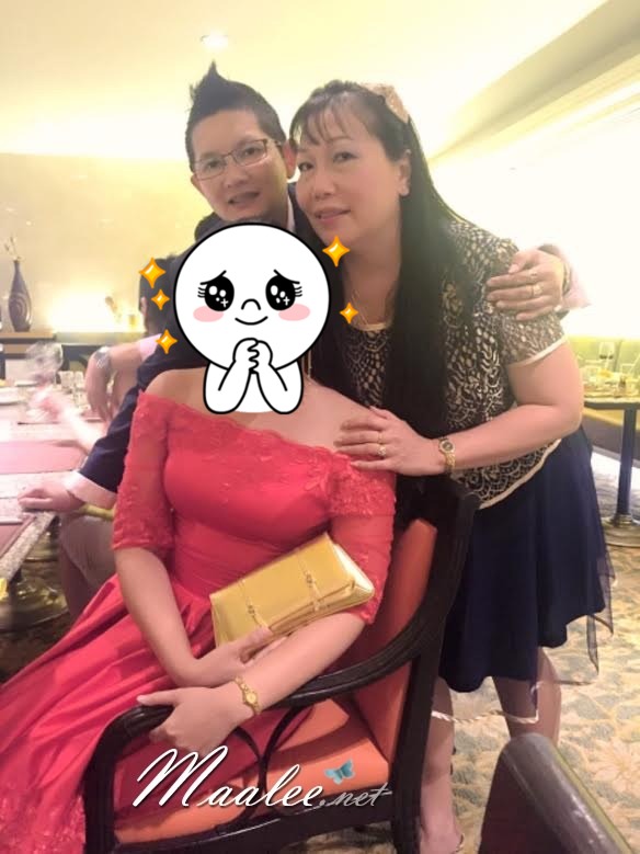 พร้อมส่ง ชุดราตรีสั้น แบบไหล่ปาด แขนยาว ผ้าซาติน แต่งลูกไม้สวยหรู สีแดง (เชือกผูกหลัง)