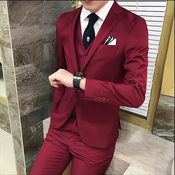 พร้อมเช่า ชุดสูทชาย สีไวน์แดง เข้ารูป พร้อมเสื้อกั๊ก
