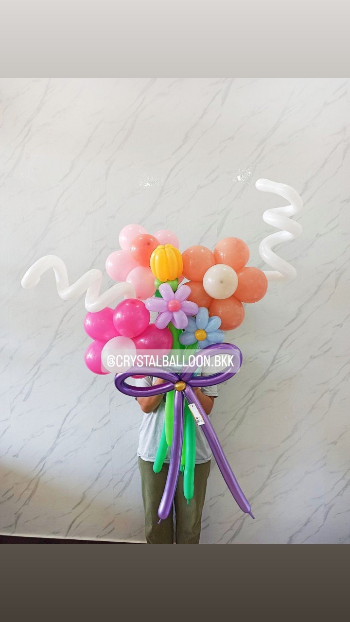 สั่ง Flower Balloon Medium Bouquet ช่อ 6 ดอก พร้อมตกแต่ง สามารถเปลี่ยนสีลูกโป่งได้