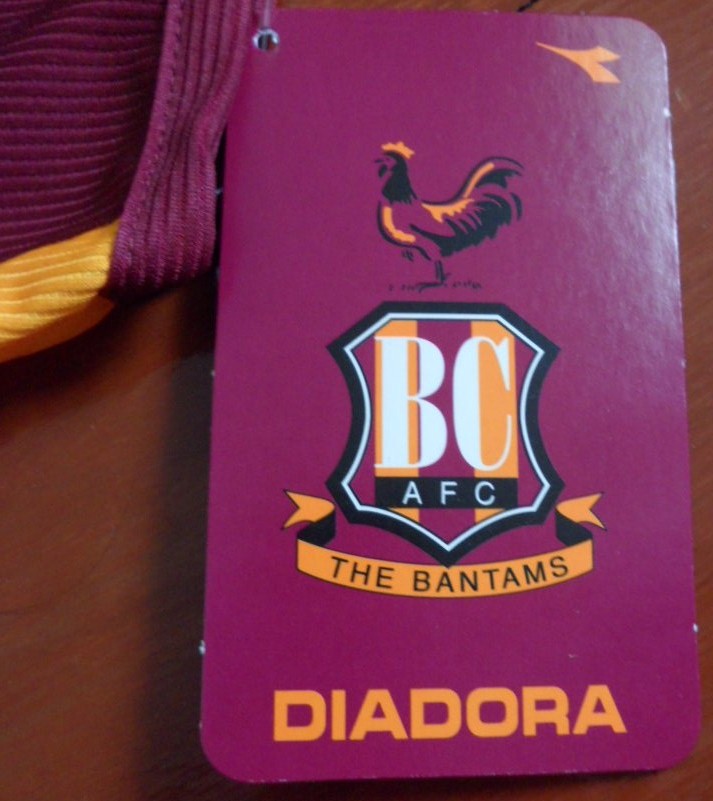เสื้อฟุตบอล ทีมสโมสรแบร๊ดฟอร์ด ซิตี้ ชุดเหย้า 2004/05 ใหม่ M-Size / BRADFORD CITY Football Shirt Home Kit 2004/05 Jersey NEW M-Size