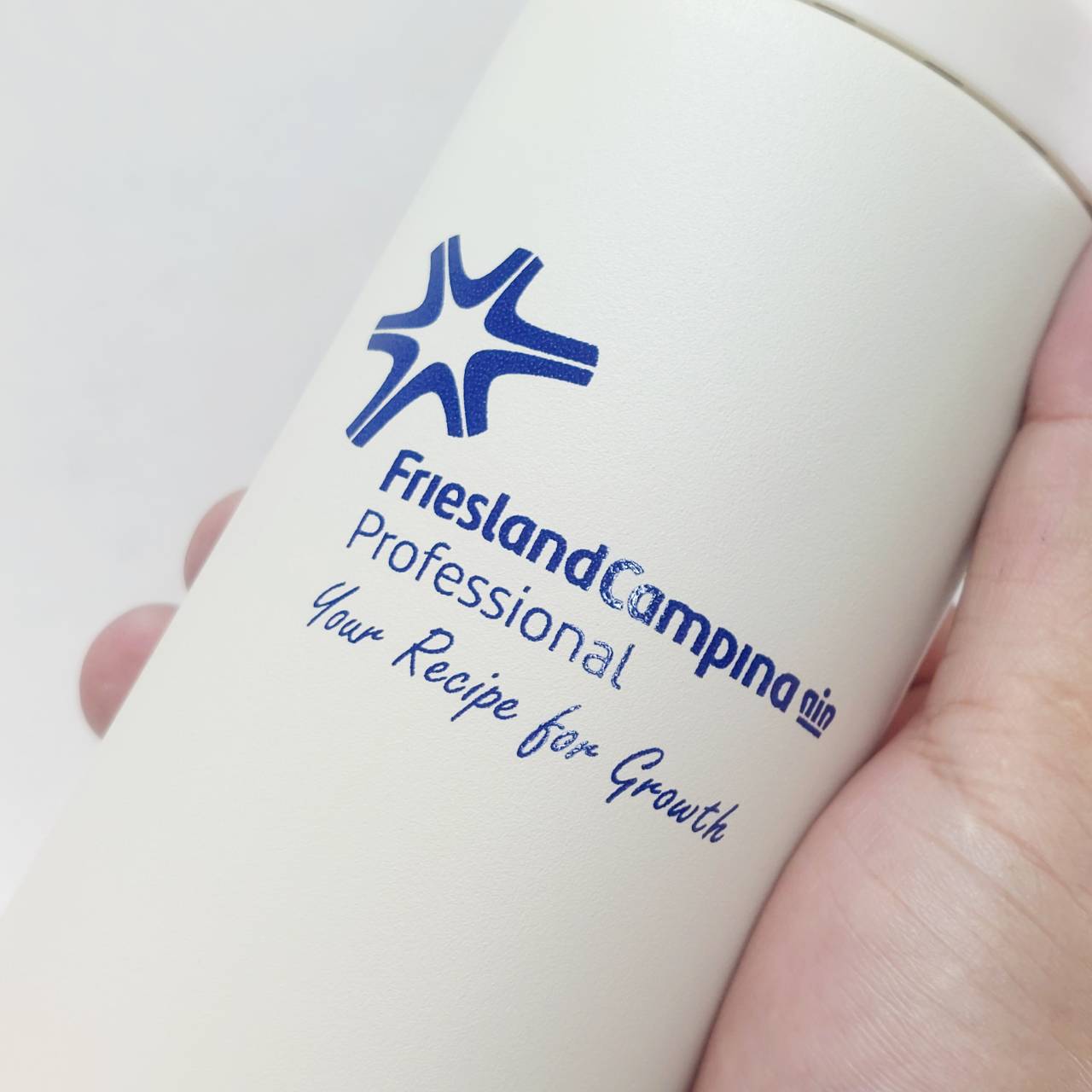 สกรีนโลโก้กระบอกน้ำ friesland campina