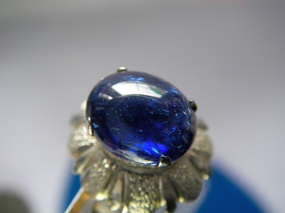 นิหร่าไพลินพม่า บ่อม๊กก๊ก (สีน้ำเงิน) เนื้อแก้วโปร่งสวย ทรงนูนไข่หวาน น่ารัก ขนาด 10.05x7.59x3.92 mm. นน. 2.9 ct. ราคาโทรถาม