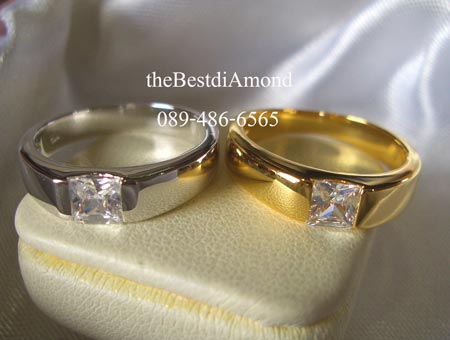 BR956RD+++แหวนunisex เพชรสี่เหลี่ยม+++ เก๋สุดๆ เรียบ หรู ดูมี class ฝังแบบหนีบ เพชรแบบPrincess cut ด้วยทองแบบเงาๆใส่เป็นแหวนคู่ชายหญิงได้เลยค่ะ