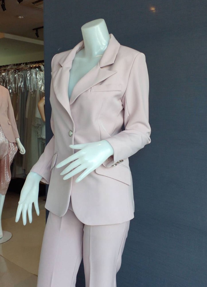 พร้อมเช่า สูทหญิง สูทสีชมพู Nude สองกระดุม