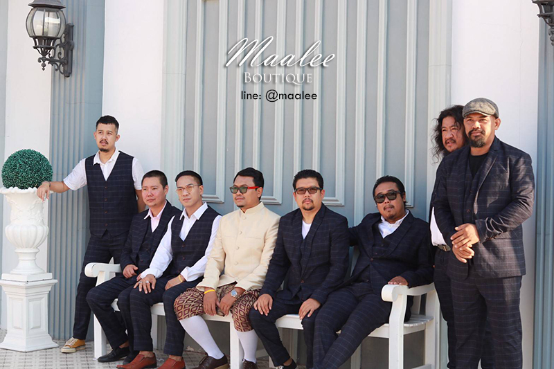 พร้อมเช่า ชุดสูทชาย สีกรมท่า ลายตาราง ทรงเข้ารูป Slim-cut พร้อมเสื้อกั๊ก