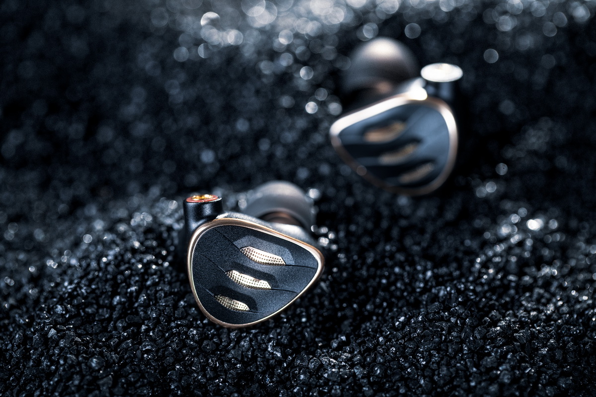 ขาย FiiO FH5S หูฟัง 4 ไดรเวอร์ 2DD+2BA ประกันศูนย์ไทย