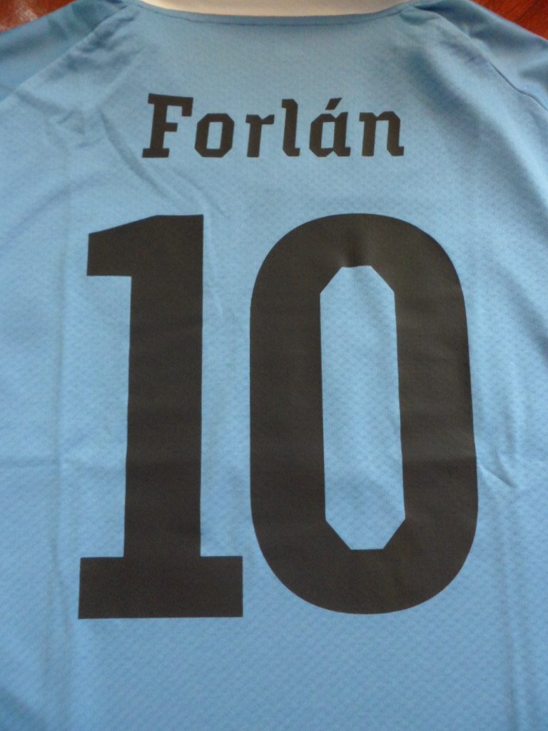 เสื้อฟุตบอล #10 ฟอร์ลัน ทีมชาติอุรุกวัย Player Version ชุดเหย้า ชุดลุยศึกฟุตบอลโลก 2010 พร้อมอาร์มที่ระลึก GOLDEN BALL 2010 WINNER ใหม่ L-Size / #10 FORLAN URUGUAY Football Shirt Player Version Home Kit World Cup 2010 Jersey with GOLDEN BALL 2010 WINNER P