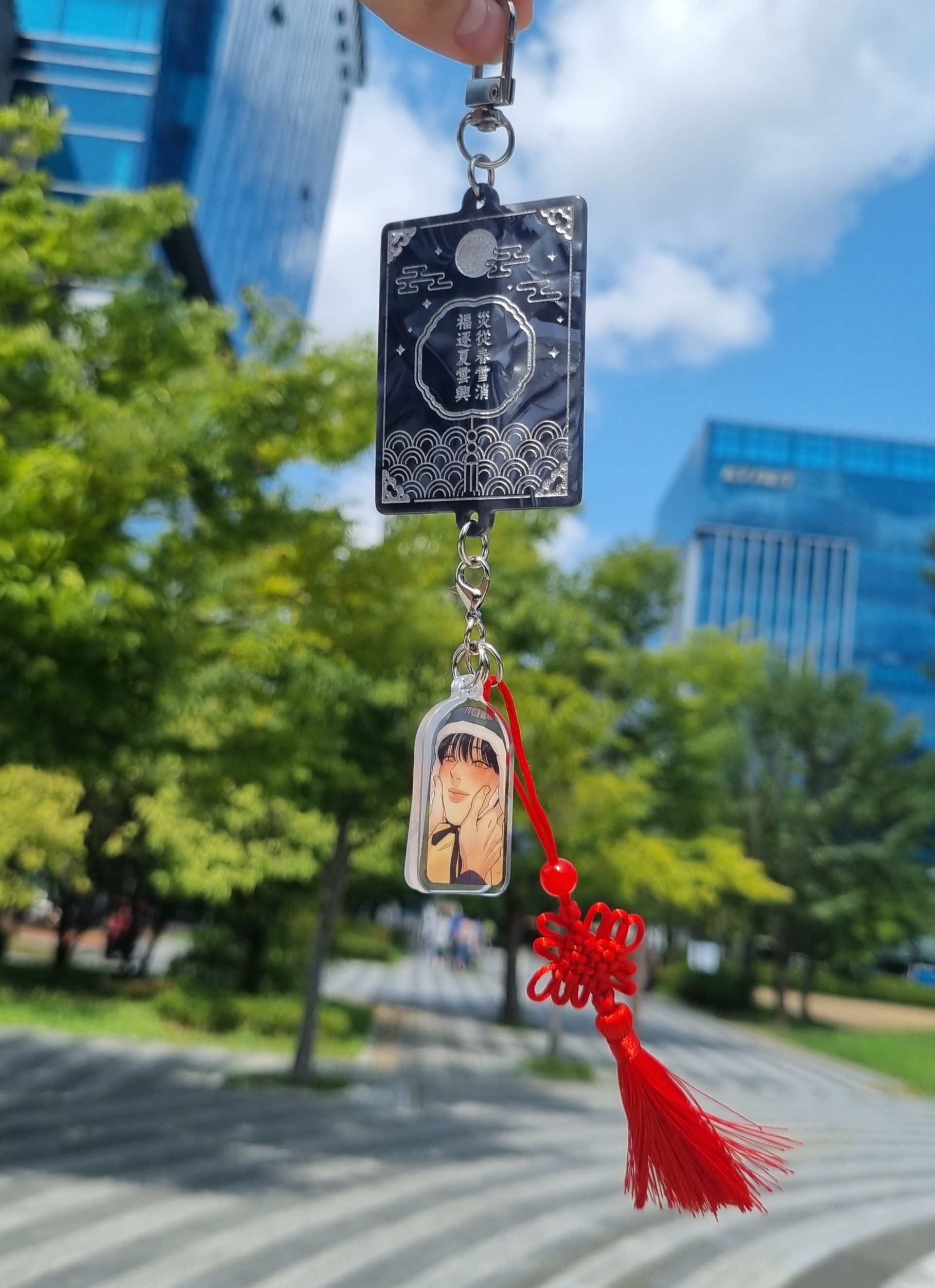 พวงกุญเเจอะคริลิก เรื่อง Painter of the night