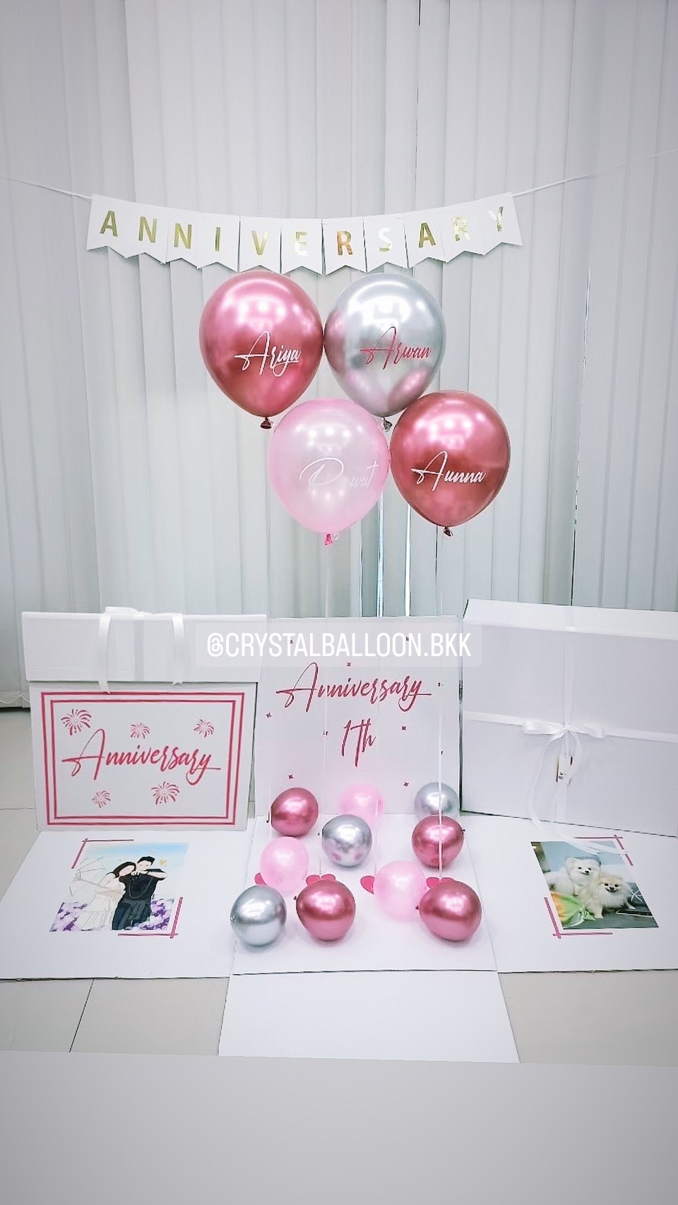 ลูกโป่ง Anniversary Surprise Box กล่องเซอร์ไพรส์วันครบรอบ พร้อม ป้ายธง 11 ตัวอักษร พร้อมตกแต่ง สามารถใส่รูปได้ 2 ใบ สามารถเปลี่ยนสีลูกโป่ง/เปลี่ยนข้อความ/เปลี่ยนสี-ป้ายธงได้