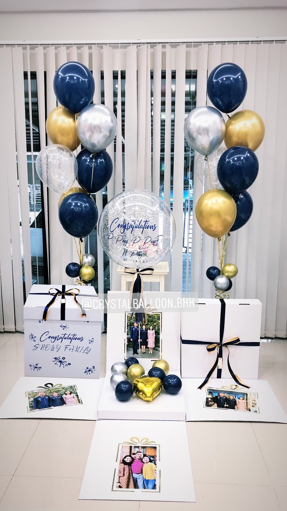 Surprise Box กล่องเซอร์ไพรส์แสดงความยินดี Bubble ขนาด 24" Theme สี Dark Blue พร้อมตกแต่ง ช่อลูกโป่ง 7 ลูก 2 ช่อ,ลูกโป่งใส ใส่กลิตเตอร์,สามารถใส่รูปได้ 4 ใบ สามารถเปลี่ยนสีลูกโป่ง/เปลี่ยนข้อความได้