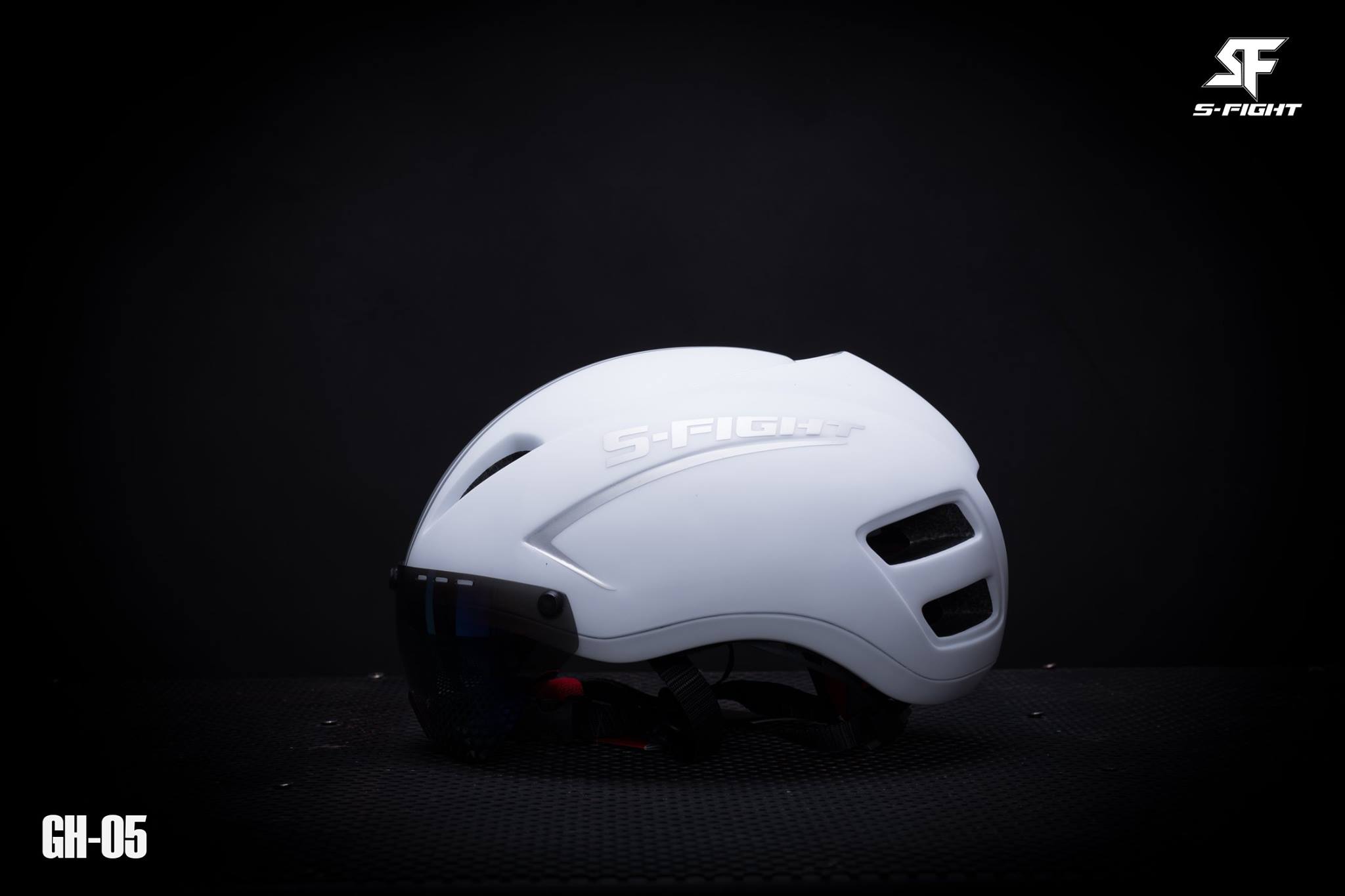 หมวก S-Fight AERO HELMET, GH-05 รอบศรีษะ 54-58 cm มีแว่นในตัว แว่นเป็นแบบแม่เหล็ก ถ้าไม่ใช้พลิกแว่นเก็บได้