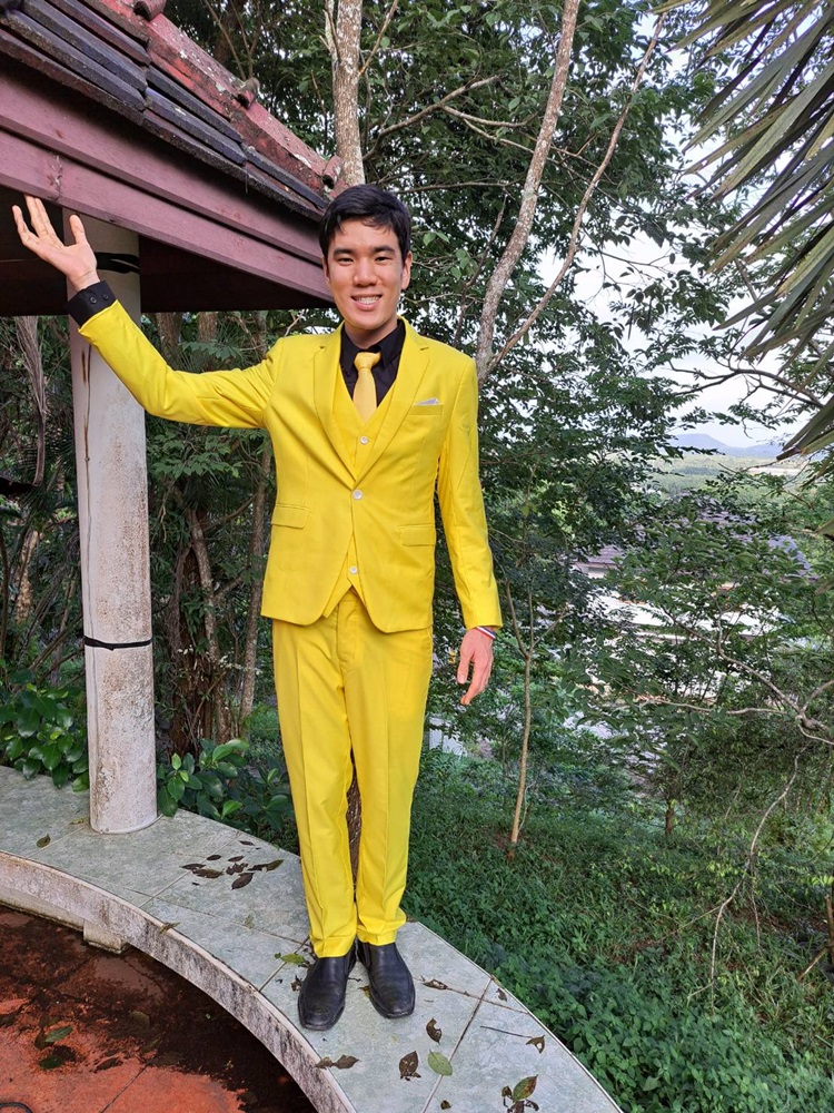 พร้อมเช่า ชุดสูทชาย สีเหลือง Bright Yellow 3-piece Suit พร้อมเสื้อกั๊ก