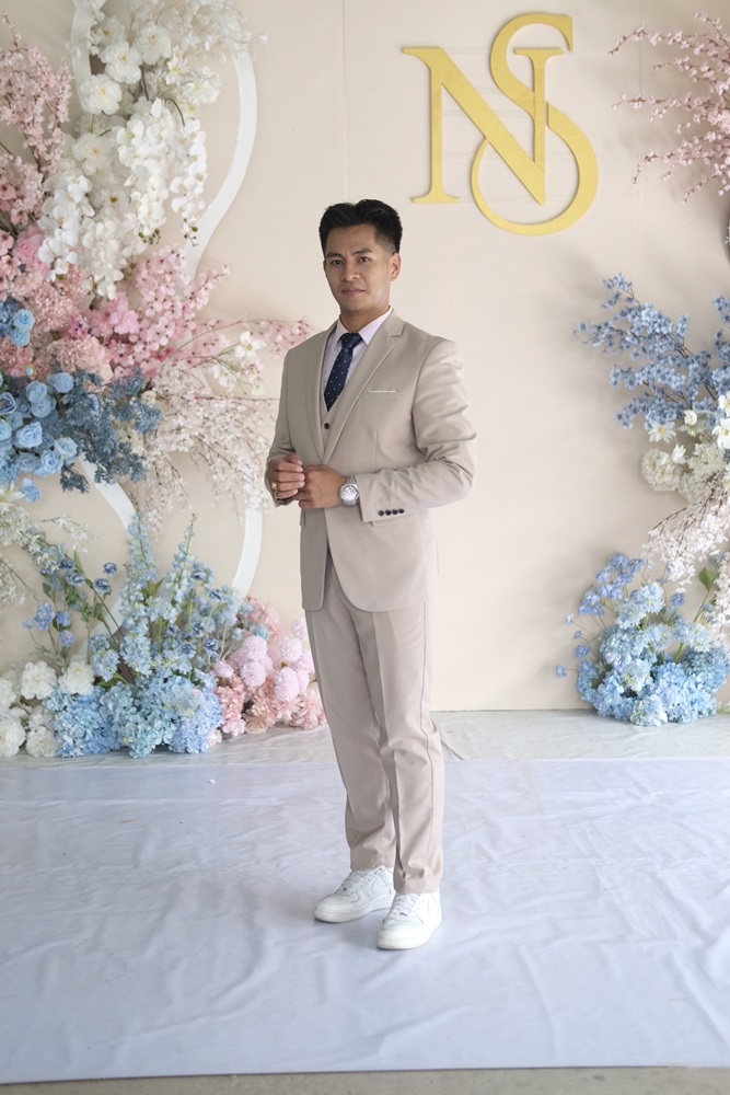 พร้อมเช่า ชุดสูทชาย สีเบจ คลาสสิก รุ่นกระดุมเดียว (พร้อมเสื้อกั๊ก)