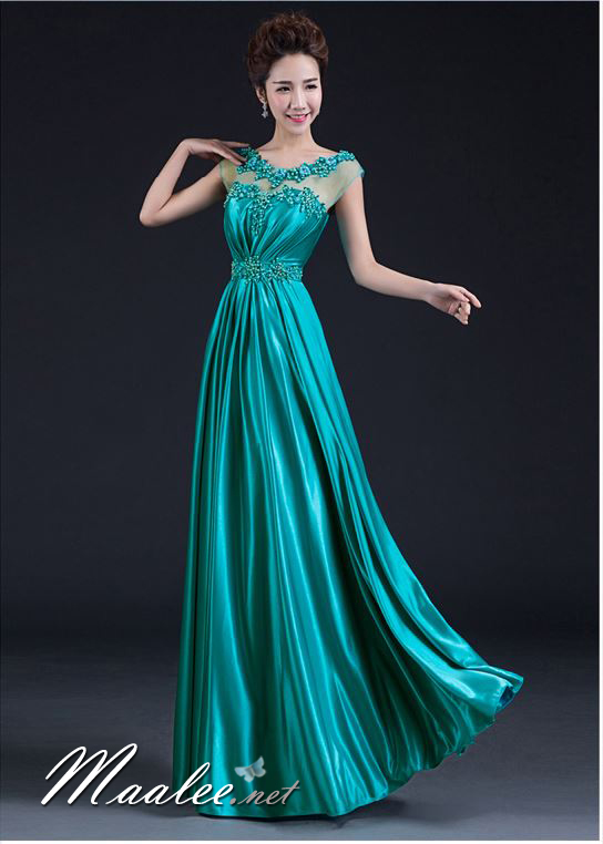 พร้อมเช่า ชุดราตรียาว แขนกุด สีเขียวน้ำทะเล เนื้อผ้ามันใส่สบาย แต่งมุกปักเลื่อมสวยหรูทั้งอกและเอว