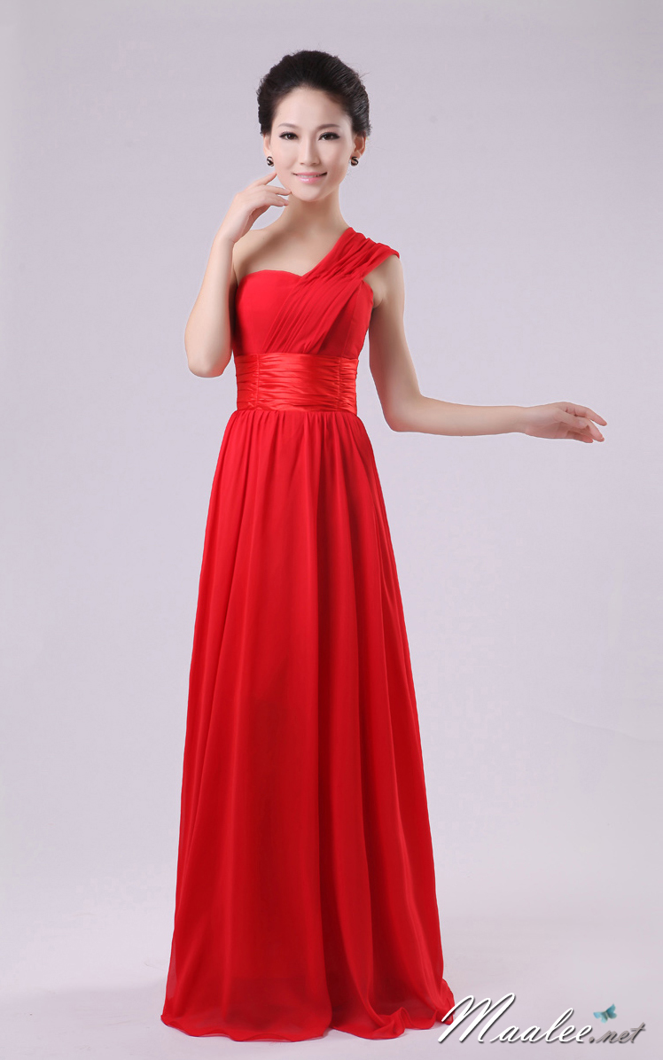 พร้อมส่ง ชุดราตรียาว เกาะอก ไหล่เดียว ผ้าชีฟองพลิ้วสวย คอ sweet heart แต่งเอวผ้าซาติน สีแดง