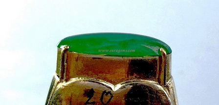 หยกพม่า A jadeite Myanmar เนื้อแก้วสีเขียวสไปรเข้มสด ทรงหมอน นน. 2.43 ct. ขนาด 16.07x6.67x2.56 mm.