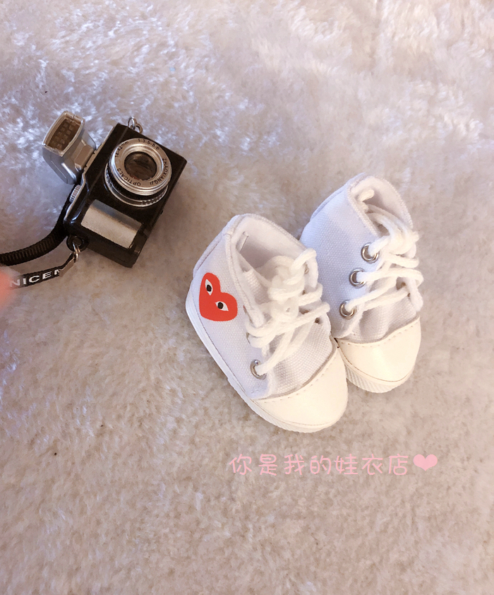 รองเท้าลายหัวใจ สำหรับตุ๊กตา 20 cm.