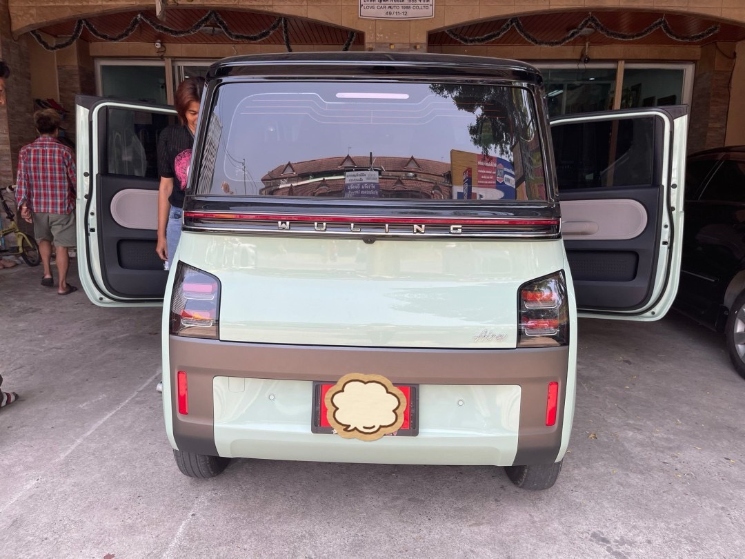 พรมปูพื้นรถยนต์ Wuling Air EV ปูพรม6D สีเขียวด้ายทอง เต็มคัน